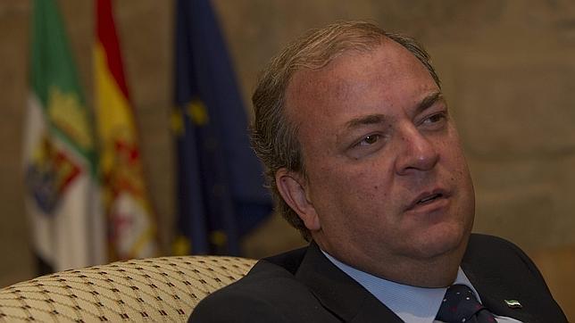 Monago pide a Cañete la declaración de impacto de la Refinería Balboa ya