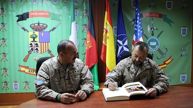 El legionario Demetrio, nuevo coronel al mando de la fuerza española en Qala i Nao