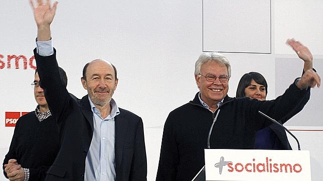 Rubalcaba insinúa que fue González quien le empujó