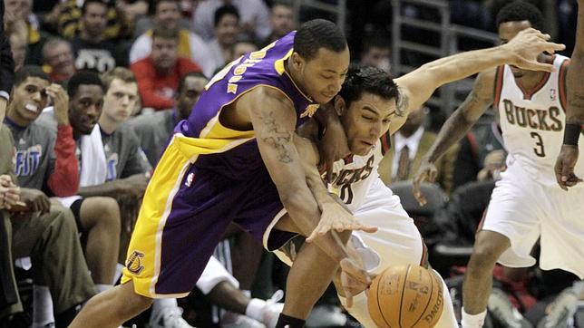 Los Lakers ahondan en su crisis como visitante tras caer ante los Bucks