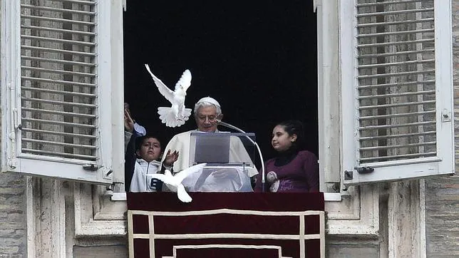 Las palomas de la paz «se quieren     quedar en la casa del Papa»