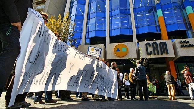 La CNMV advierte a los inversores en cuotas participativas de la CAM que pueden perderlo todo