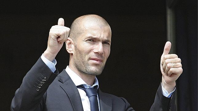 Zidane reclama 75.000 euros a un humorista que le llamó «puta» en una entrevista