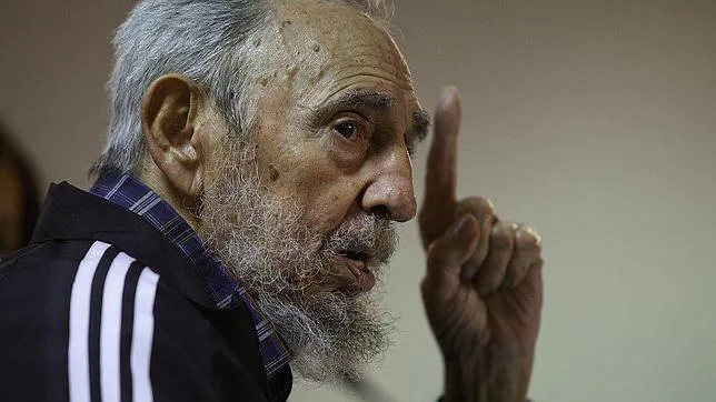 Fidel Castro presenta un nuevo libro de memorias en un acto público