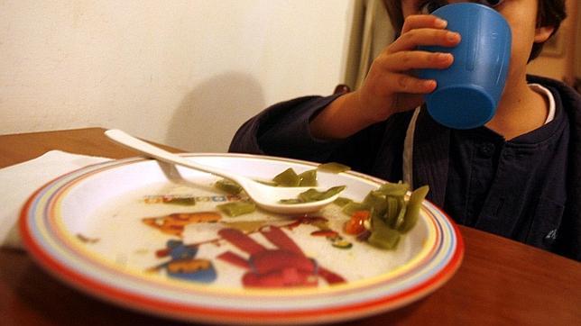 Dejar a los niños elegir su propia comida evita el sobrepeso, según un estudio