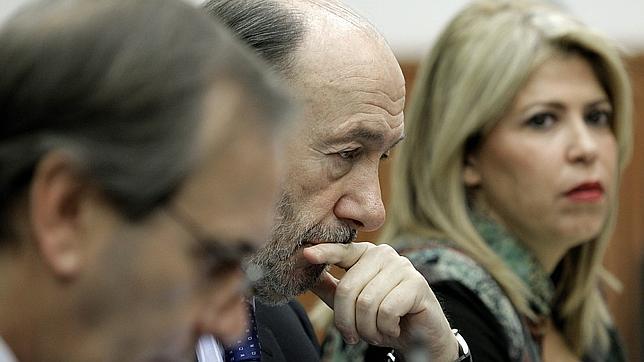 Rubalcaba pide a los parlamentarios una oposición «útil»