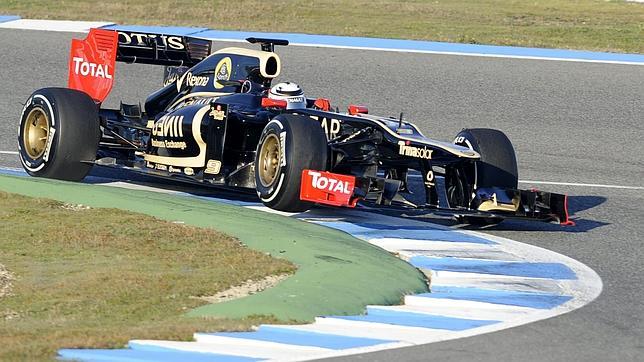 Kimi Raikkonen abre el fuego en cabeza