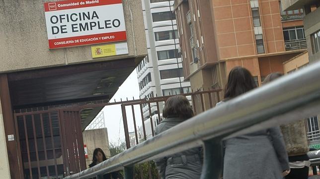 El BBVA calcula que el paro subirá hasta el 24,4% en 2012 en España