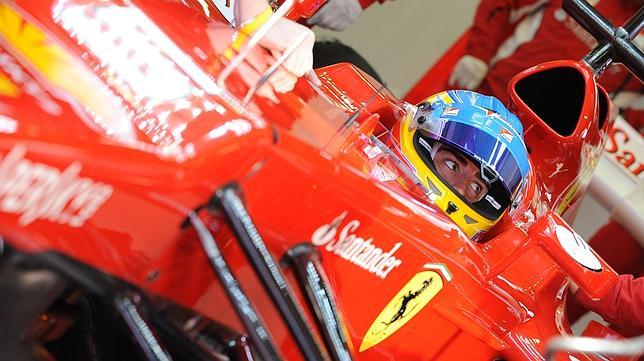 Alonso calienta el Ferrari