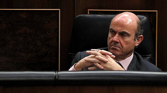 De Guindos ve peligro de «contagio» si Grecia quiebra