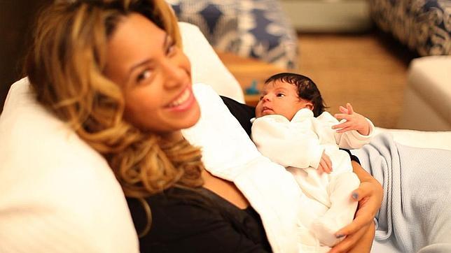 Beyoncé muestra las primeras fotos con su bebé