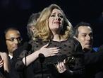 Adele triunfa en los Grammy 2012