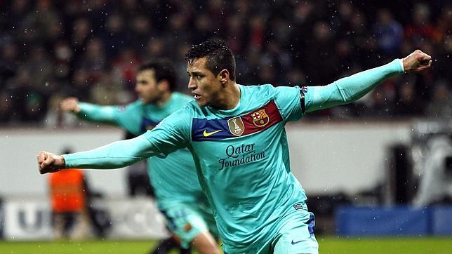 Alexis avanza al Barça hacia cuartos