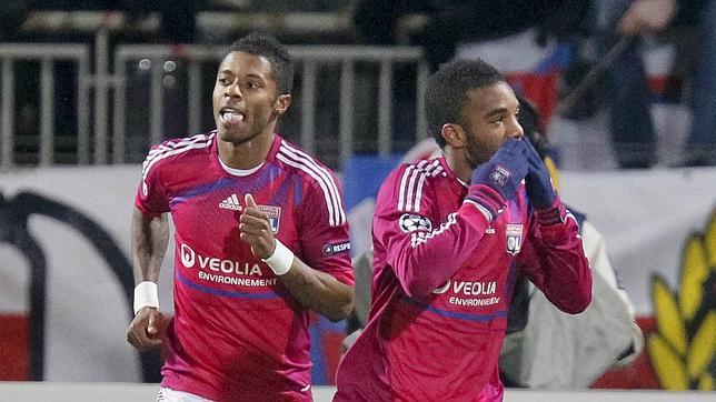 El Olympique de Lyon impone galones por la mínima ante el APOEL