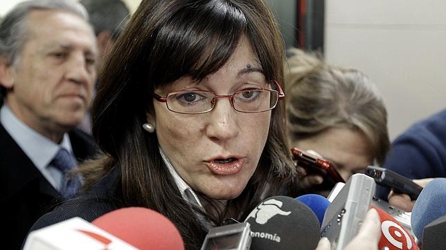 El PSOE acusa al Gobierno de pactar sus reformas con la CEOE y la Iglesia