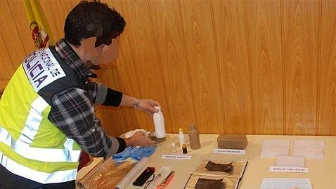 Detenido un hombre que preparaba un timo de 30.000 euros con billetes tintados