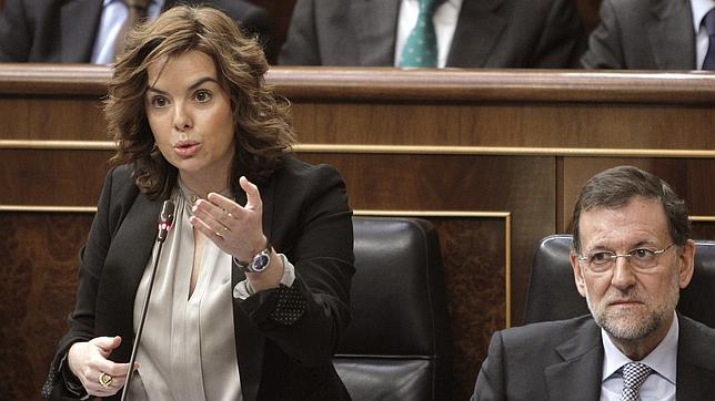 Sáenz de Santamaría: «El único empresario que unilateralmente bajó los sueldos» fue Zapatero