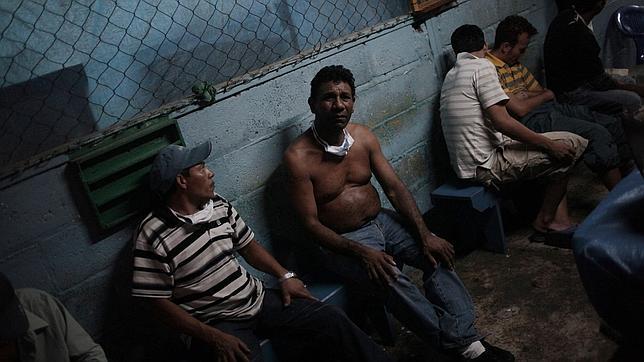 Un colchón quemado por un preso podría haber causado el incendio en la cárcel de Honduras