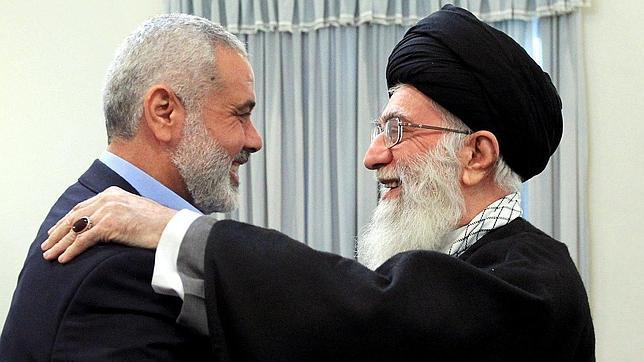 Dos buques de guerra iraníes cruzan el canal de Suez hacia el Mediterráneo