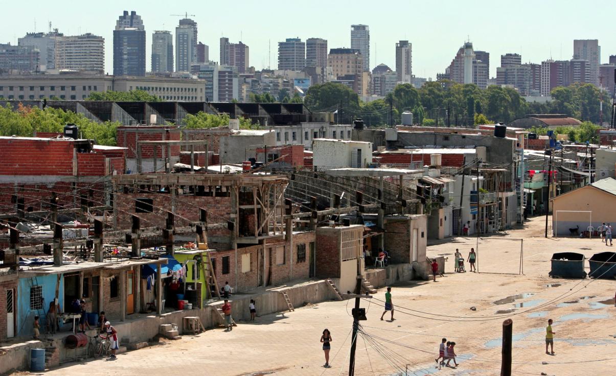 Una economía intervenida comienza a agrietarse