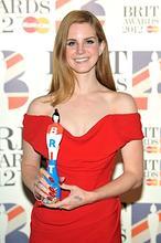 Adele arrasa en los Brit Awards