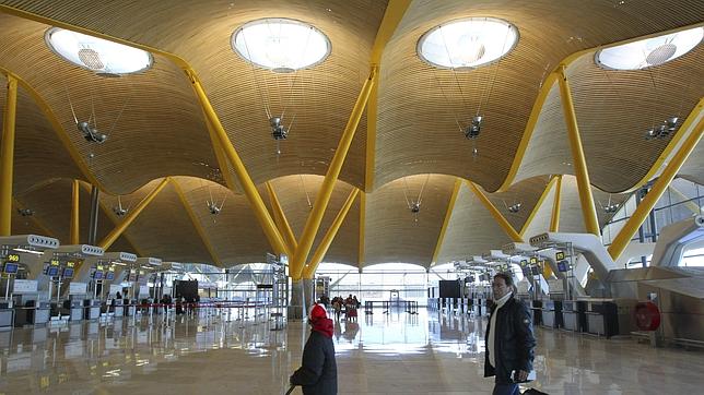 Iberia cancelará 107 vuelos este viernes por la huelga de pilotos