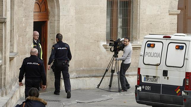Calle del «Duque»: habitaciones con vistas y bocadillos