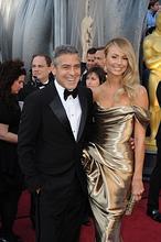 George Clooney con Stacy Kiebler y Brad Pitt junto a Angelina, parejas de Oscar