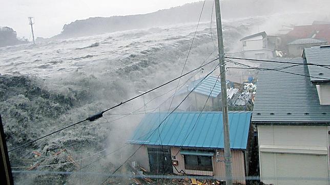 Restos del tsunami de Japón podrían llegar en un año a la costa oeste de EE.UU.
