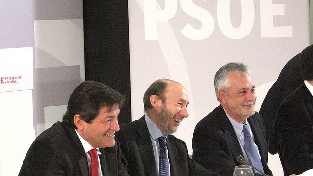 Griñán se revuelve ahora contra los obispos y dice que hay cristianos que no opinan como ellos