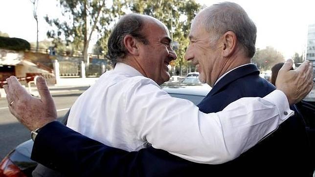 Guindos avisa de que la recesión obliga a un ajuste extra de 8.500 millones