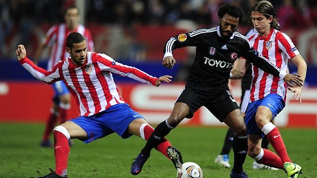 El Atlético pasa de la fiesta al agobio