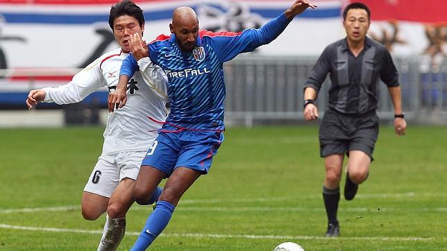 Anelka y Darío Conca, estrellas de una liga china a golpe de talonario