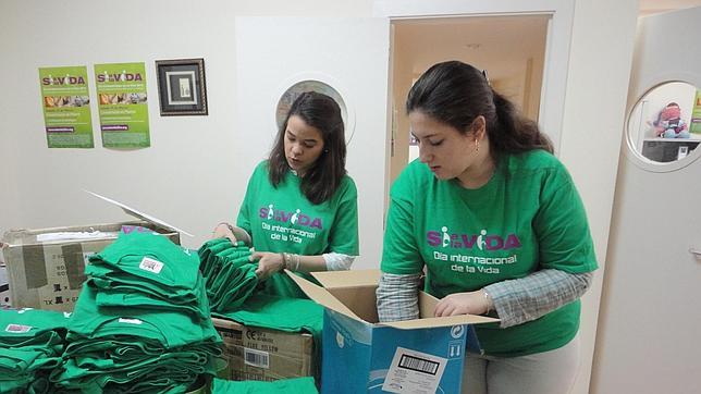 Medio millar de voluntarios preparan la concentración «Sí a la vida» de Sol