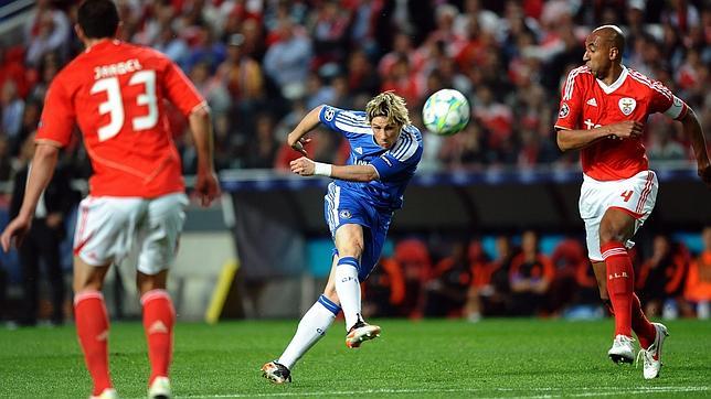 Kalou no perdona y el Chelsea toma ventaja