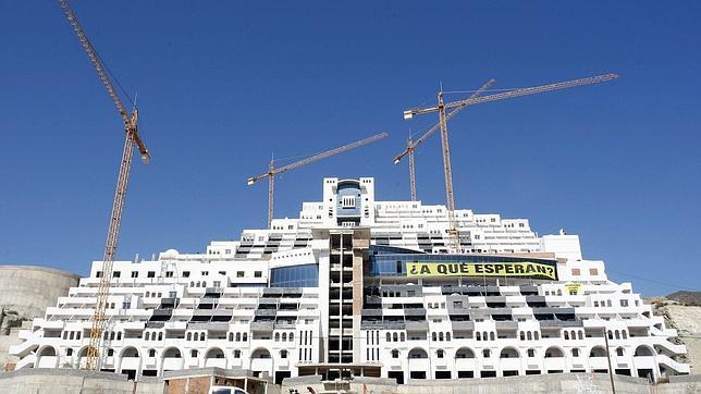 El PP acusa al PSOE de incumplir la Ley de Costas en el caso del hotel del Algarrobico