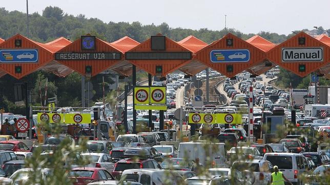 Una manifestación provoca el cierre de la autopista AP-7 en la frontera con Francia