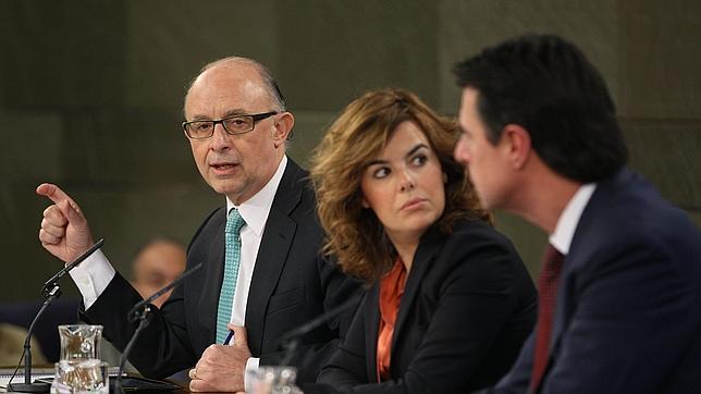 El Gobierno aprueba una amnistía fiscal y recorta casi un 17% los gastos