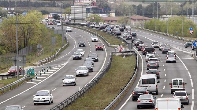 Atascos kilométricos en las principales carreteras de acceso a Madrid