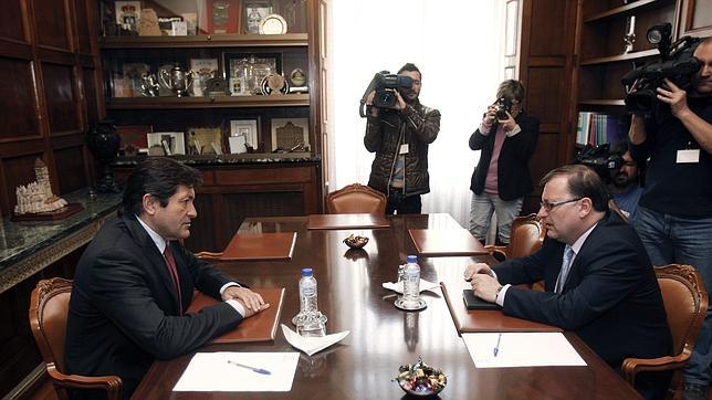 PSOE e IU alcanzan un principio de acuerdo para la investidura de Fernández