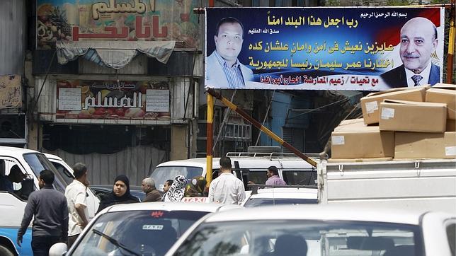 El Parlamento egipcio aprueba una ley que podría vetar a Omar Suleiman