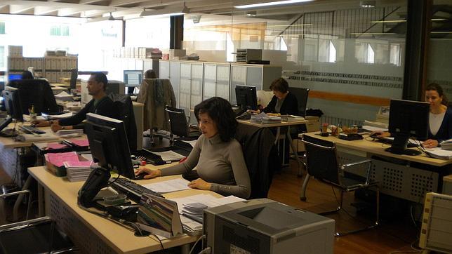 «Soy funcionario, apenas tomo café y estoy muriendo por asplastamiento de trabajo»