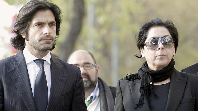 Aurora Carbonell, viuda de Morente, acude a declarar: «Justicia, nada más que la verdad»