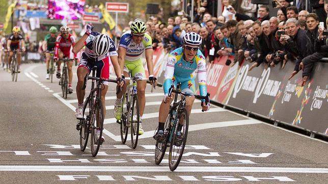 Óscar Freire muere en la orilla