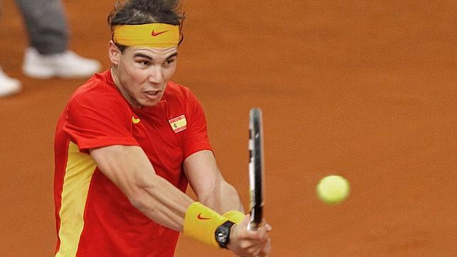 Nadal llega a la tierra justo de entrenamientos, pero sin dolores