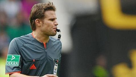 El alemán Felix Brych pitará el Chelsea-Barcelona