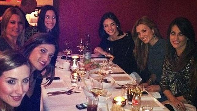 Sara Carbonero se une al resto de las mujeres del Real Madrid para salir de cena