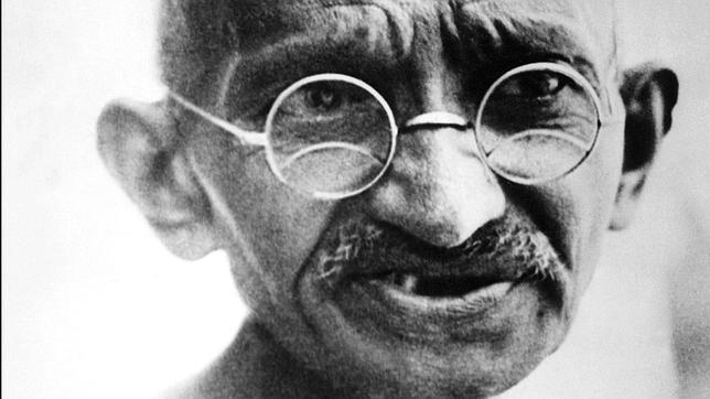 Una brizna de hierba con sangre de Gandhi subastada en Inglaterra por 12.000 libras