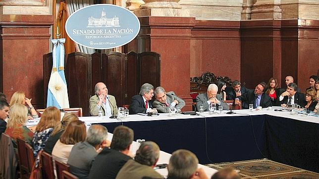 El Senado argentino aprueba el dictamen para expropiar YPF