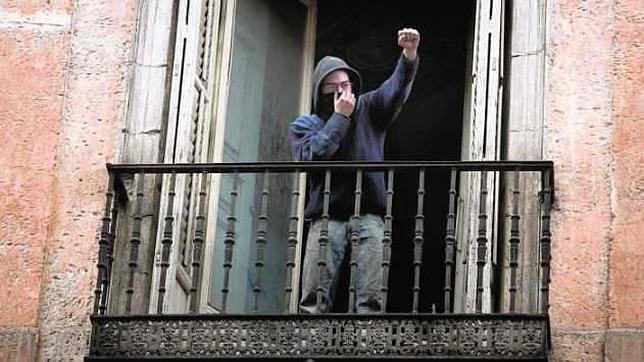 «Fiestón» con tapeo y DJ's en el cuartel general «okupa» de Madrid